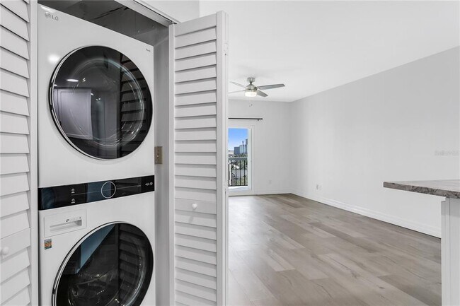 Building Photo - 1000 S Harbour Island Blvd