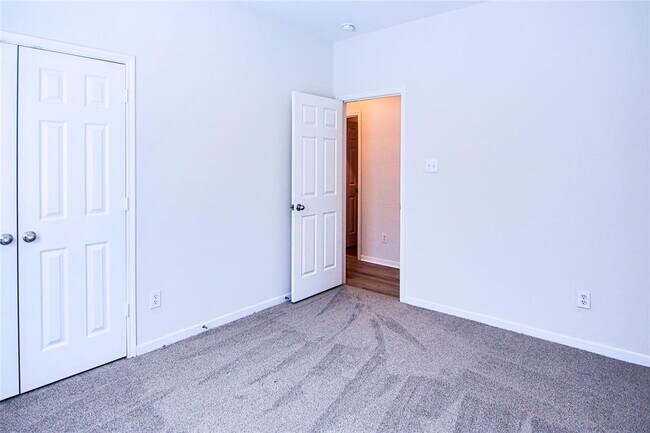 Building Photo - 21622 Amesbury Meadow Ln