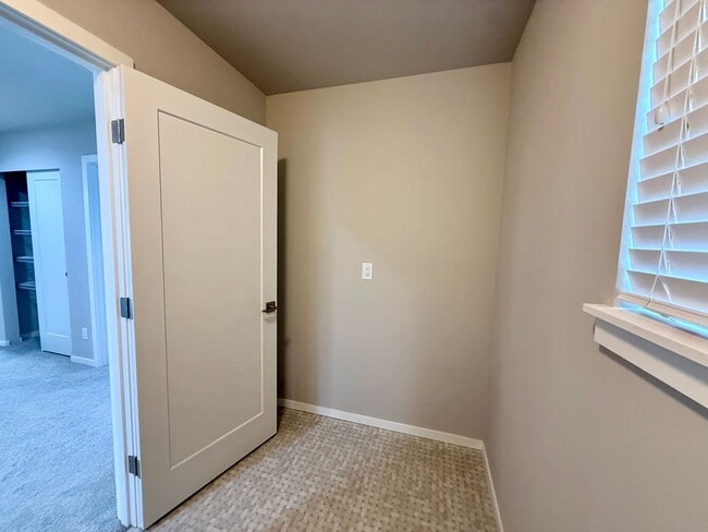 Building Photo - Renton Home