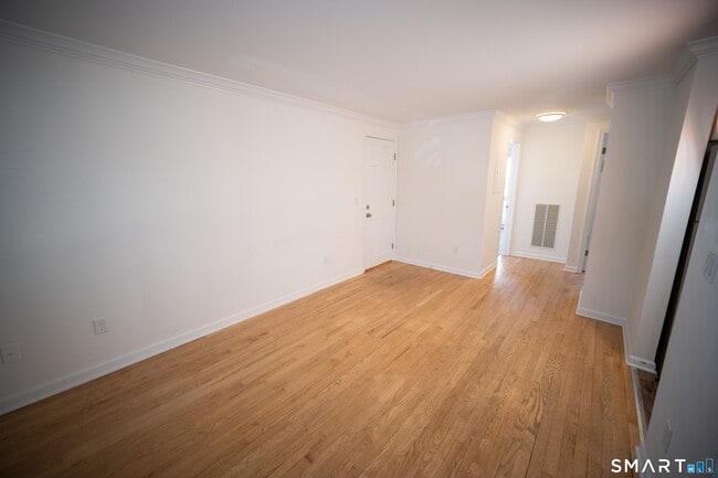 Building Photo - 3236 Madison Ave