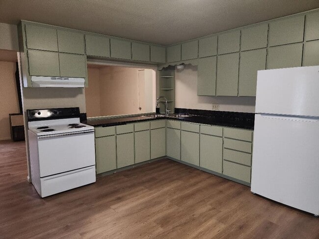 Building Photo - 2 bedroom 1 bath home