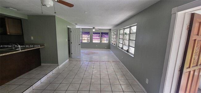 Building Photo - 1310 NE 143rd St