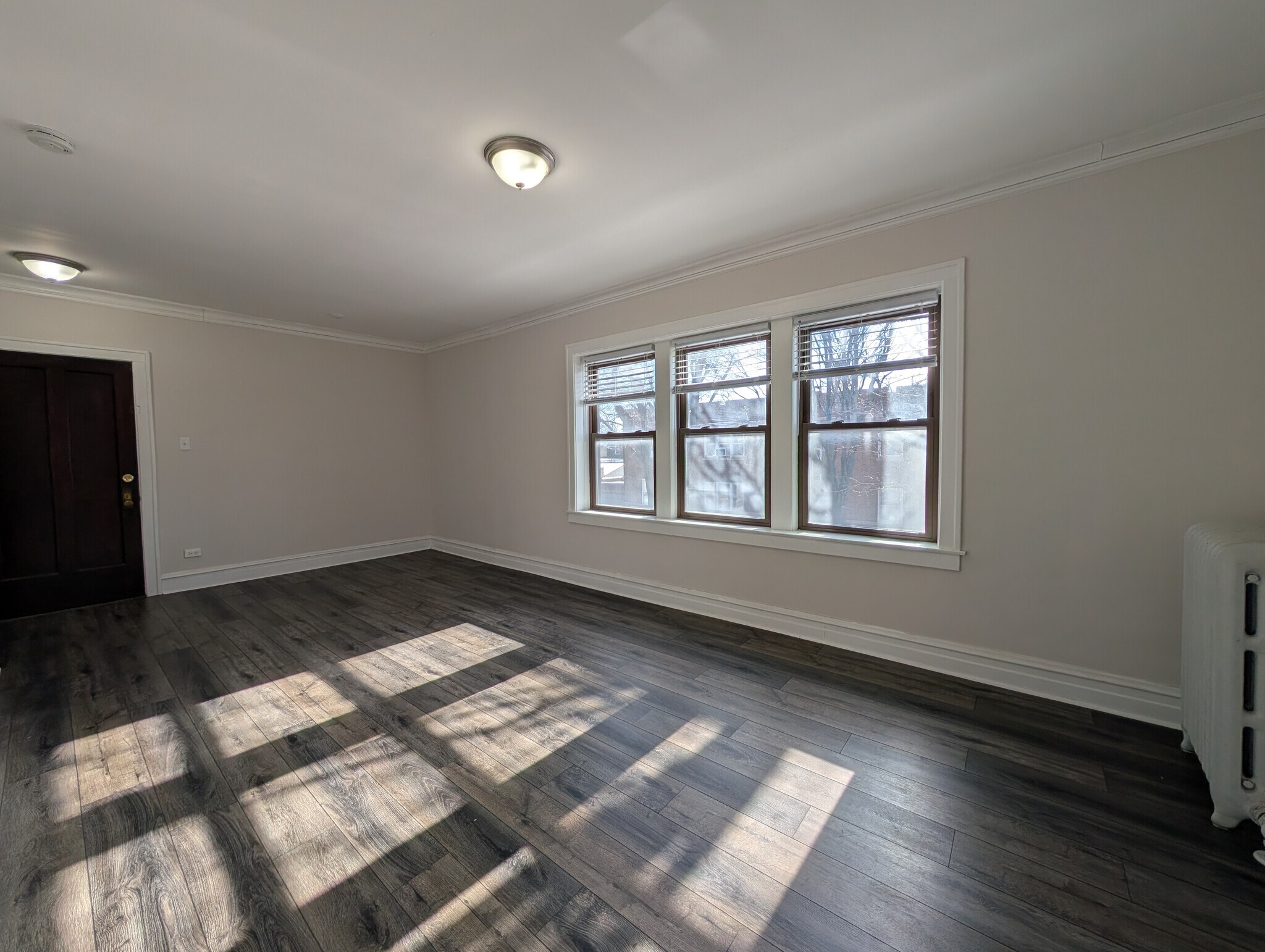 Building Photo - 5817 W Berteau Ave