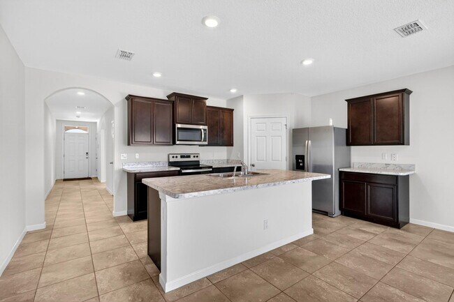 Building Photo - 393 SW Tarra Ave