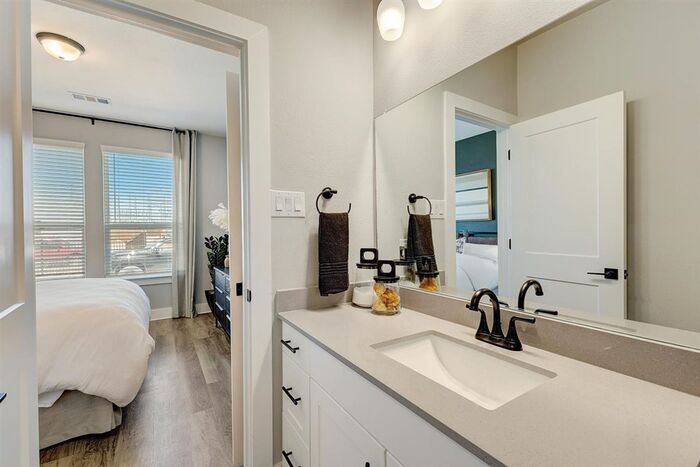 Building Photo - 4517 Tiberius Dr