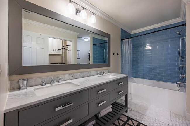 Building Photo - 3211 Circle Oaks Dr SE