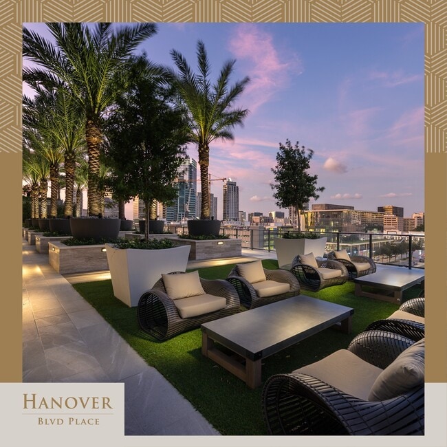 Building Photo - 1770 S Post Oak Ln