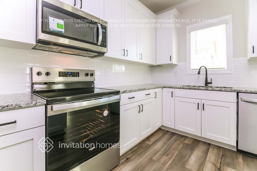 Building Photo - 508 Azalea Gaze Dr