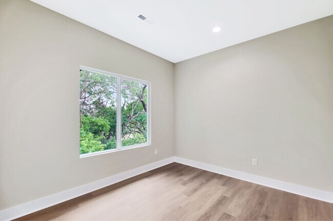 Building Photo - 359 Turnpike Rd