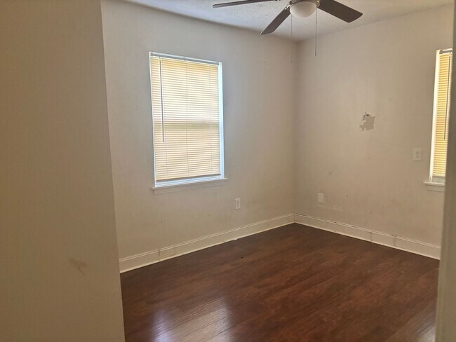 Building Photo - 120 Paso Cove