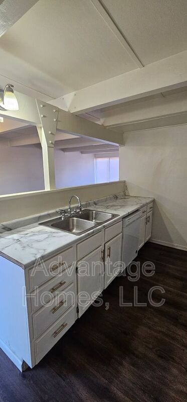 Building Photo - 908 N 70th St