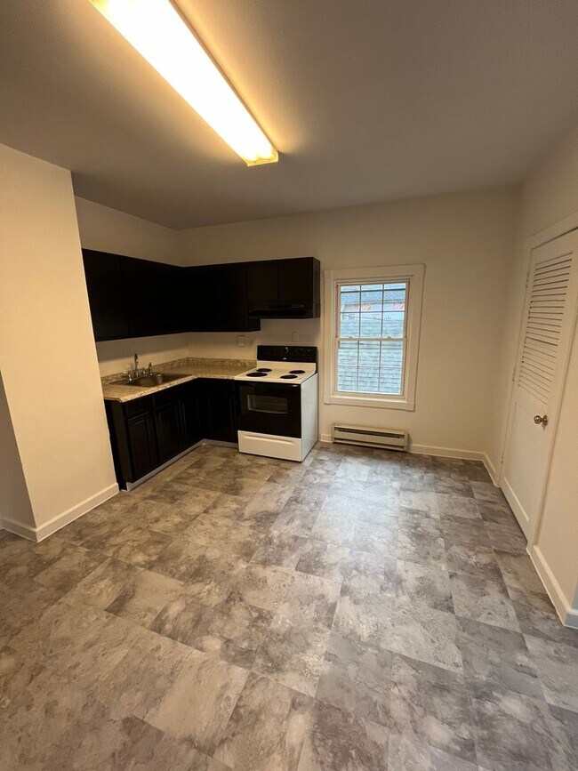 Building Photo - 11 Hooker Ave