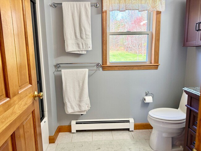 Building Photo - Meticulously Maintained 3BD/2.5BA Home in Quiet Westbrook Neighborhood!