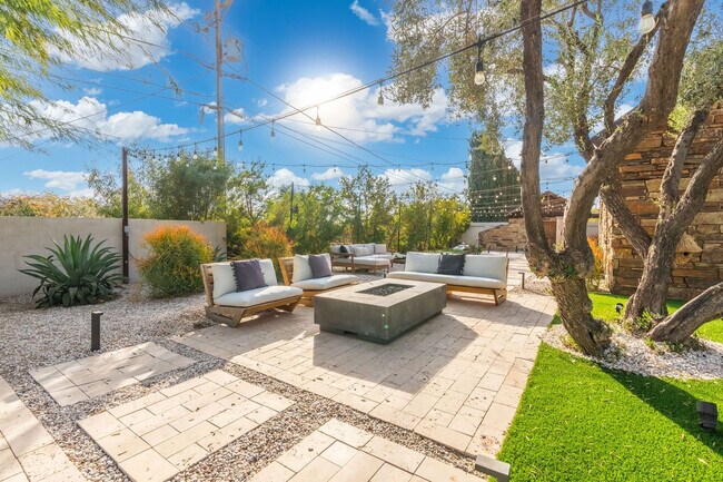 Building Photo - 4129 E Palo Verde Dr