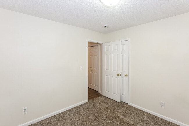 Building Photo - 15476 Stone Hollow Dr