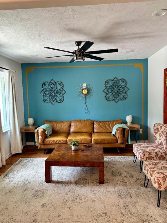 Building Photo - 2306 Hialeah Dr