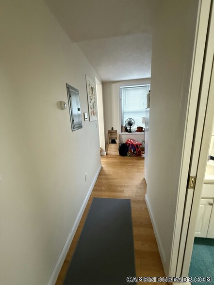 Building Photo - 1054 Cambridge St