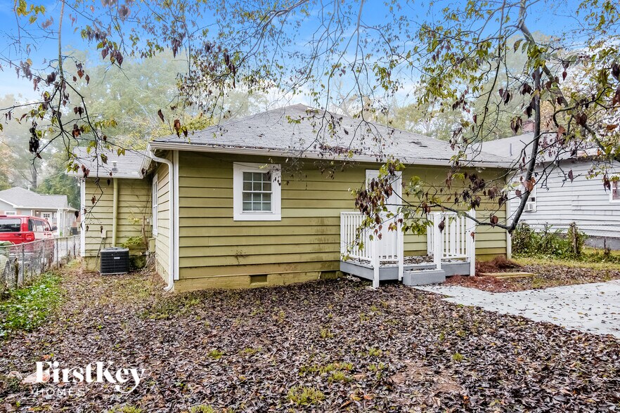 Building Photo - 1583 Pineview Terrace SW
