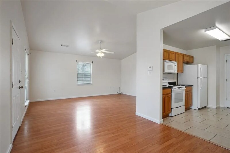 Building Photo - 370 Cedar Ln