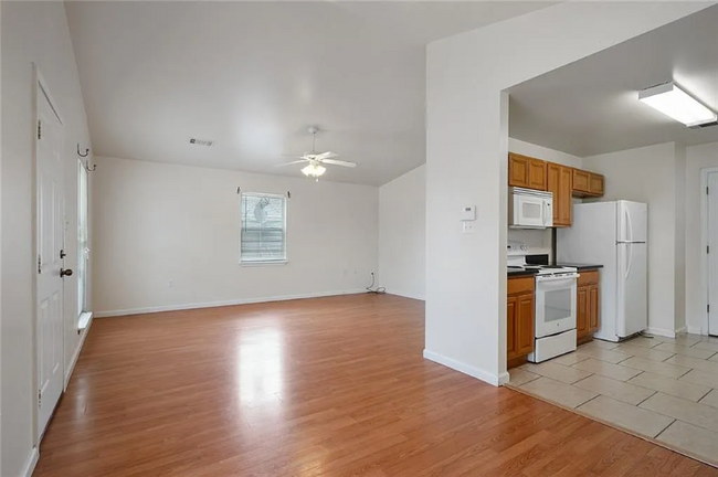 Building Photo - 370 Cedar Ln
