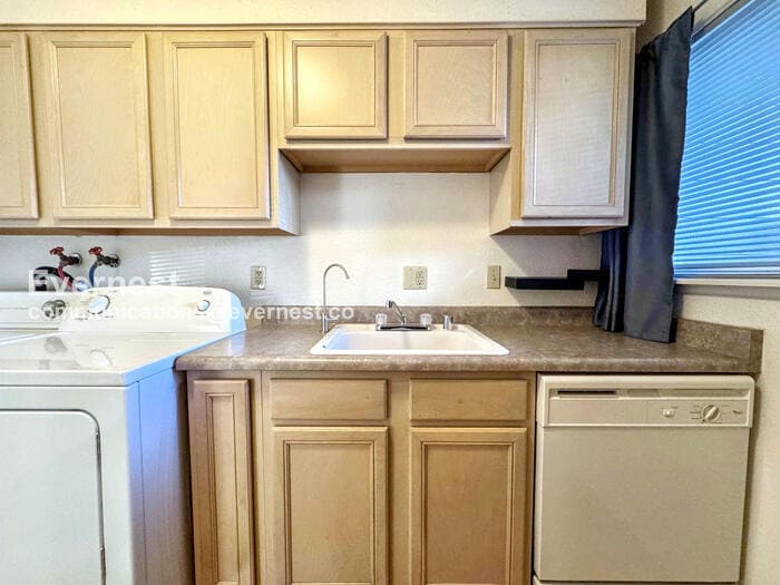 Building Photo - 8023 Wolff St