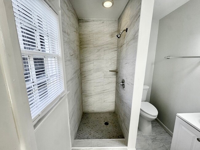 Building Photo - 3880 Spottswood Ave