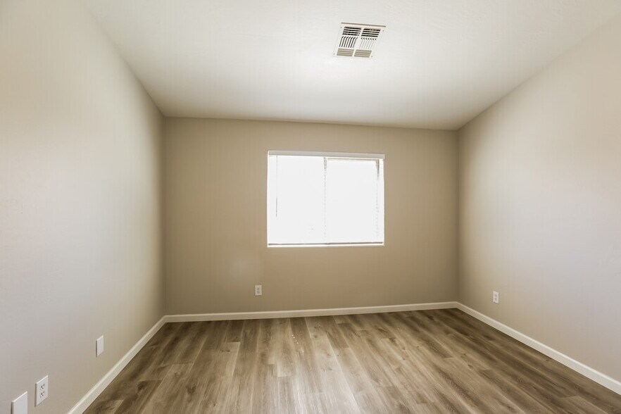 Building Photo - 7224 S 56th Ln