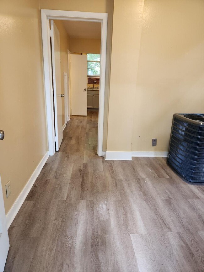 Building Photo - La Kaye