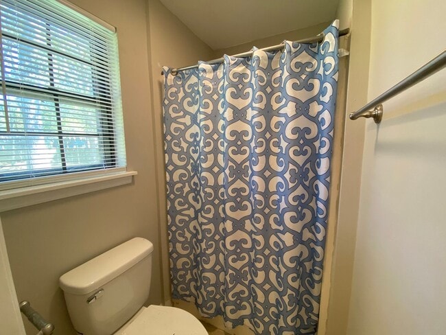 Building Photo - 4 bedroom 2 bath in Village Green