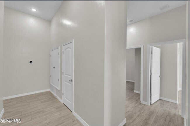 Building Photo - 13729 Lago Vista Ave