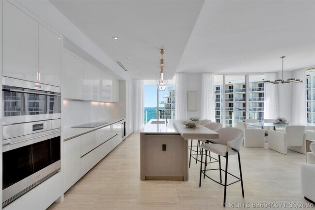 Building Photo - 525 N Fort Lauderdale Beach Blvd