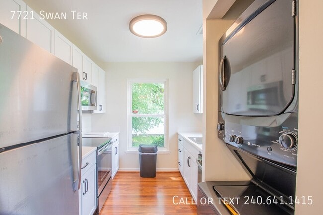 Building Photo - 7721 Swan Terrace