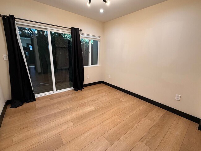 Building Photo - 7309 Yarmouth Ave