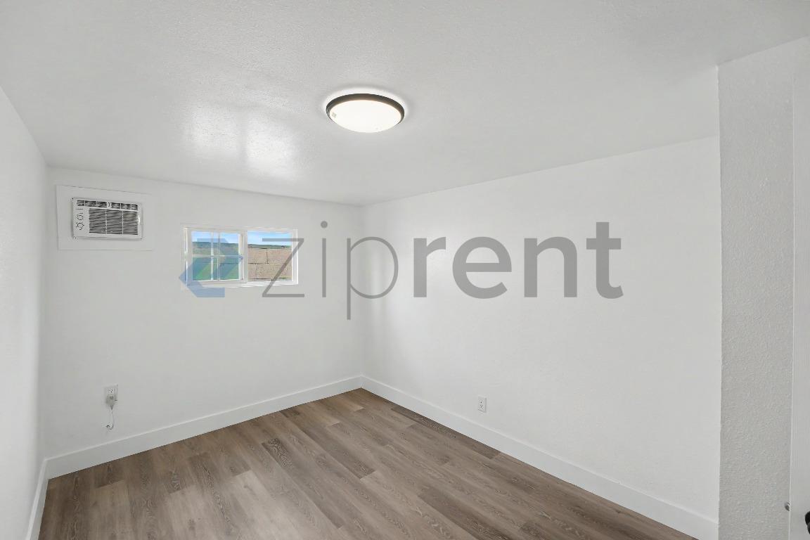 Building Photo - Unit