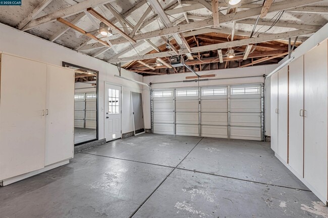 Building Photo - 2242 Westwood Ct