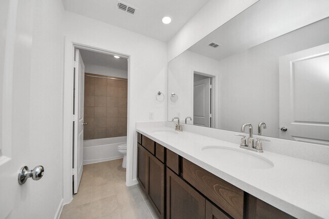 Building Photo - 9026 Selwyn Pointe Wy