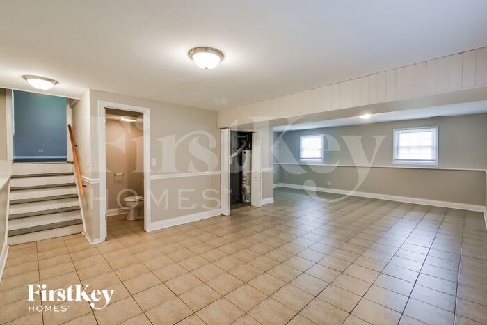 Building Photo - 1493 Glen Ellyn Rd