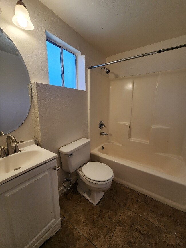 Building Photo - 216 N Casa Grande Ave