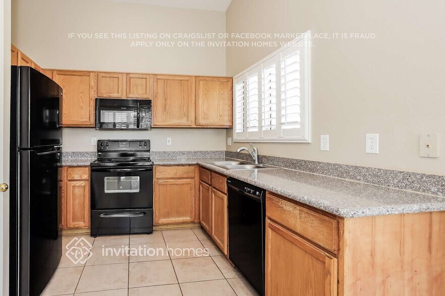 Building Photo - 10460 W Reade Ave