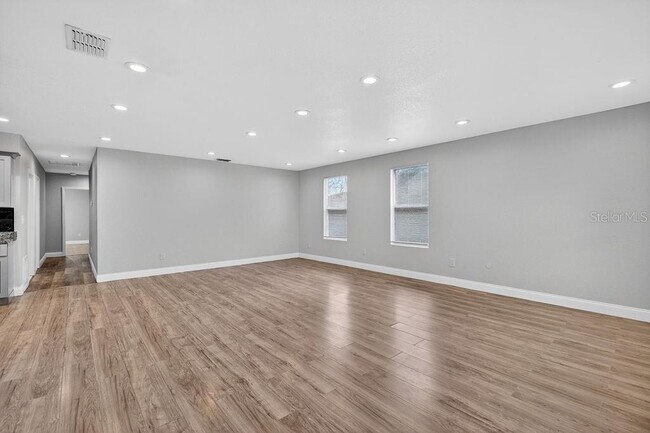Building Photo - 722 22nd St