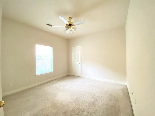 Building Photo - 10122 Meridian Lakes Dr