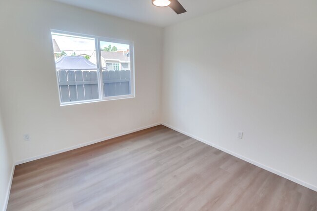 Building Photo - 3042-3044 J St