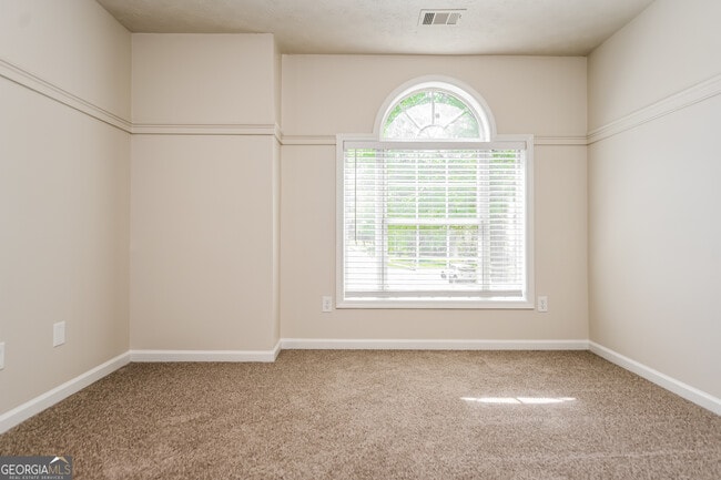 Building Photo - 520 Hilly Ct