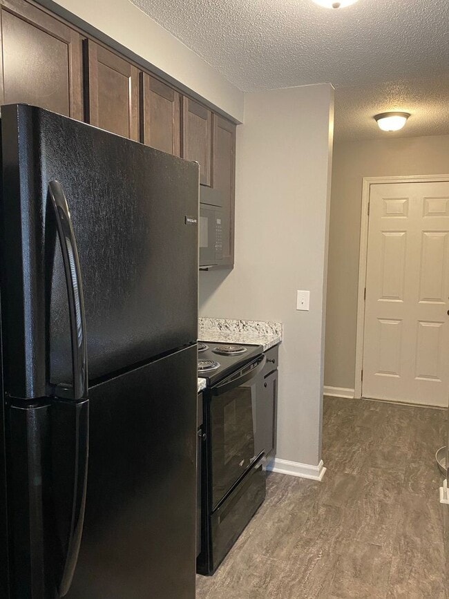 Building Photo - Newly Remodeled! 3Bdr/2Ba Home