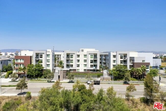 Building Photo - 12655 Bluff Creek Dr