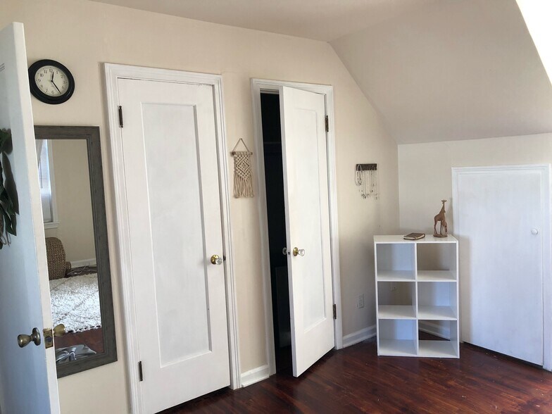 upper west bed - 1816 W Arrowhead Plz