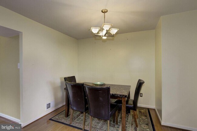 Building Photo - 7055 Oak Grove Way