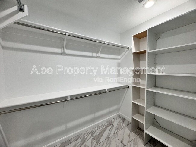 Building Photo - 14141 N 136th Ln