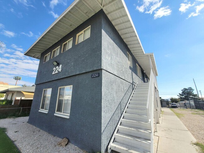 Building Photo - 224 N 13th St