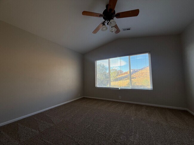 Building Photo - Stylish Comfort and Modern Living in the H...